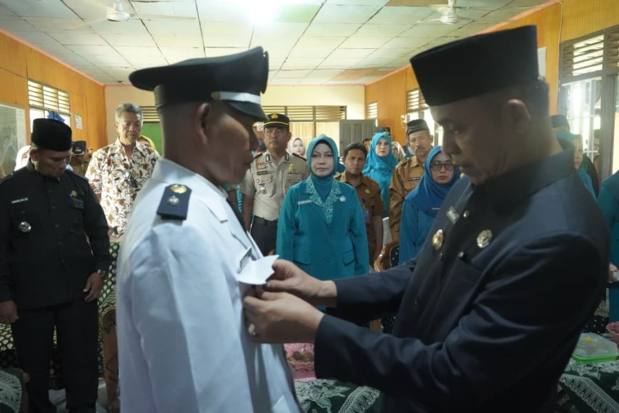 Bupati Herman Lantik Pj Kades dan Pj Ketua TP PKK Desa Pasir Mas