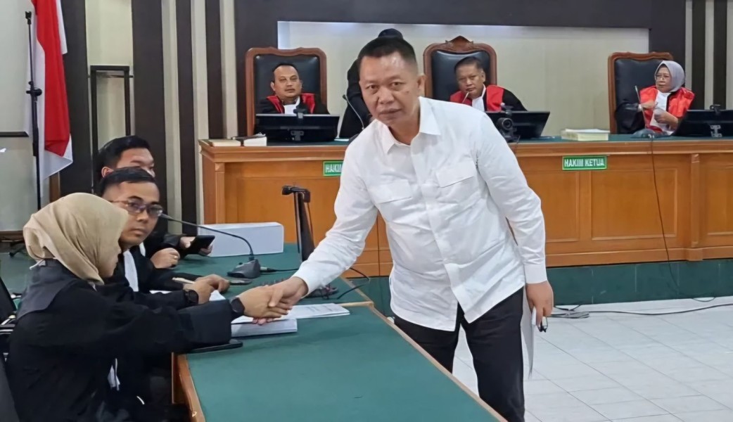 Divonis 6 Tahun Penjara, Eks Sekdako Pekanbaru Indra Pomi Menangis di Sidang Tipikor