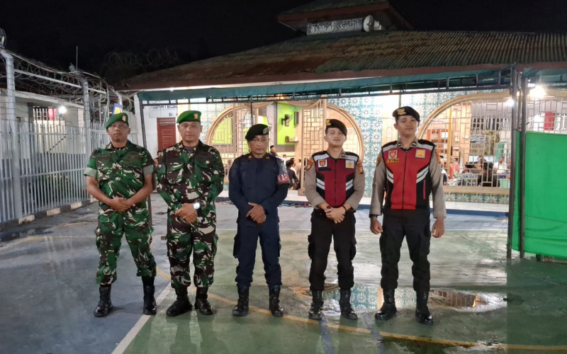 Personel Kodim 0320 Amankan Pelaksanaan Tarawih di Rutan Dumai
