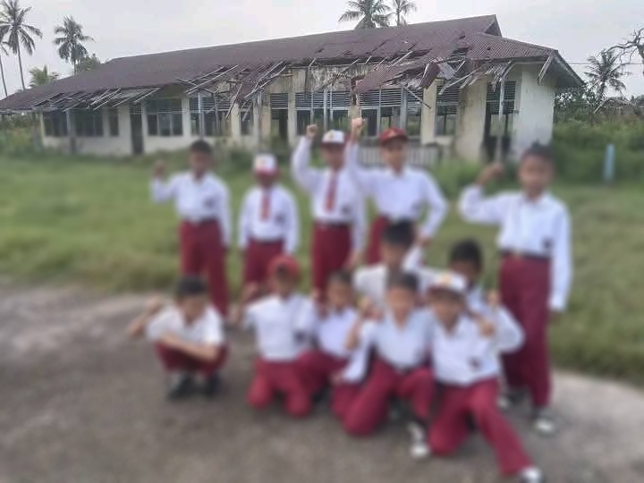Viral Lagi! Kondisi SDN 002 Kateman Rusak Parah, Pembangunan Belum Jalan