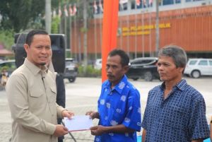 Pemko Pekanbaru Beri Bantuan Tunai Rp900 Ribu untuk Warga Miskin