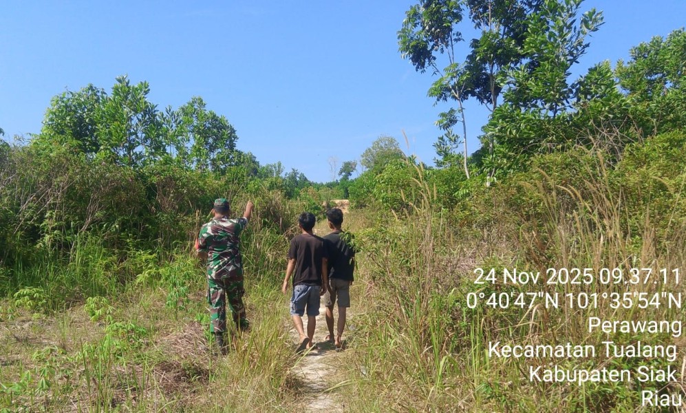 Babinsa Serka A. Pardosi Laksanakan Patroli Karhutla di Perawang