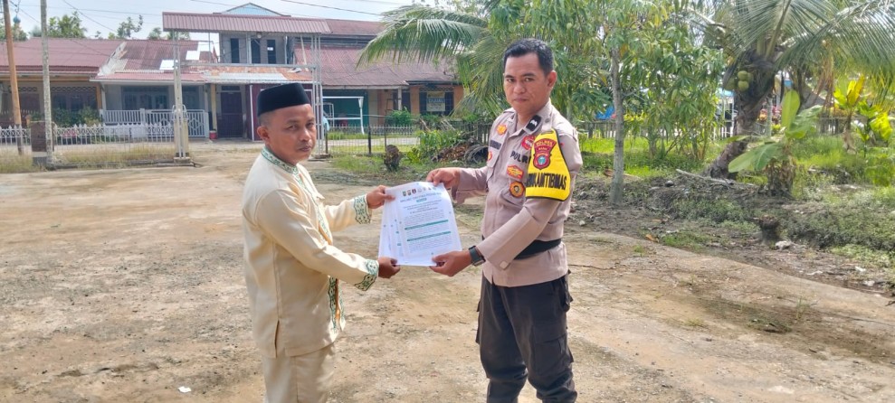 Cegah Karhutla, Bhabinkamtibmas Sebar Maklumat Kapolda Riau di Pulau Kecil