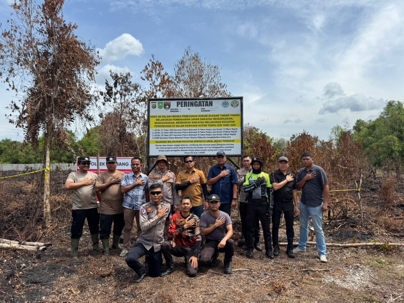 Karhutla Kampar, Polisi 'Gerak Cepat' Pasang Peringatan & 'Perangi' Api, Kapolres: 'Stop Pembakaran Lahan!'