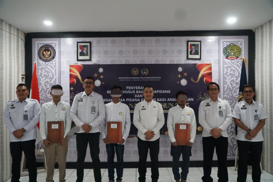 Peringati Natal 2025, Rutan Kelas IIB Dumai Serahkan Remisi kepada 65 Narapidana