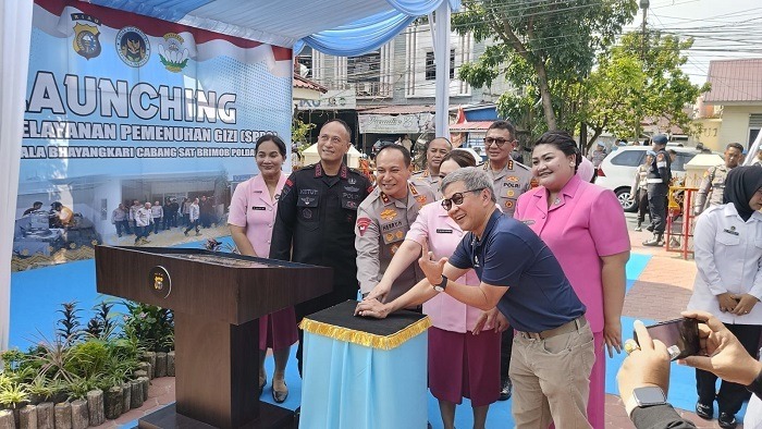 Kapolda Riau & Rocky Gerung Resmikan Dapur SPPG Brimob