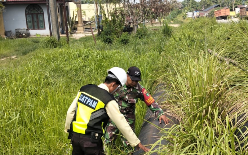 Babinsa dan Security PHR Patroli Jalur Pipa di Bukit Kapur, Warga Diimbau Jaga Zona Aman