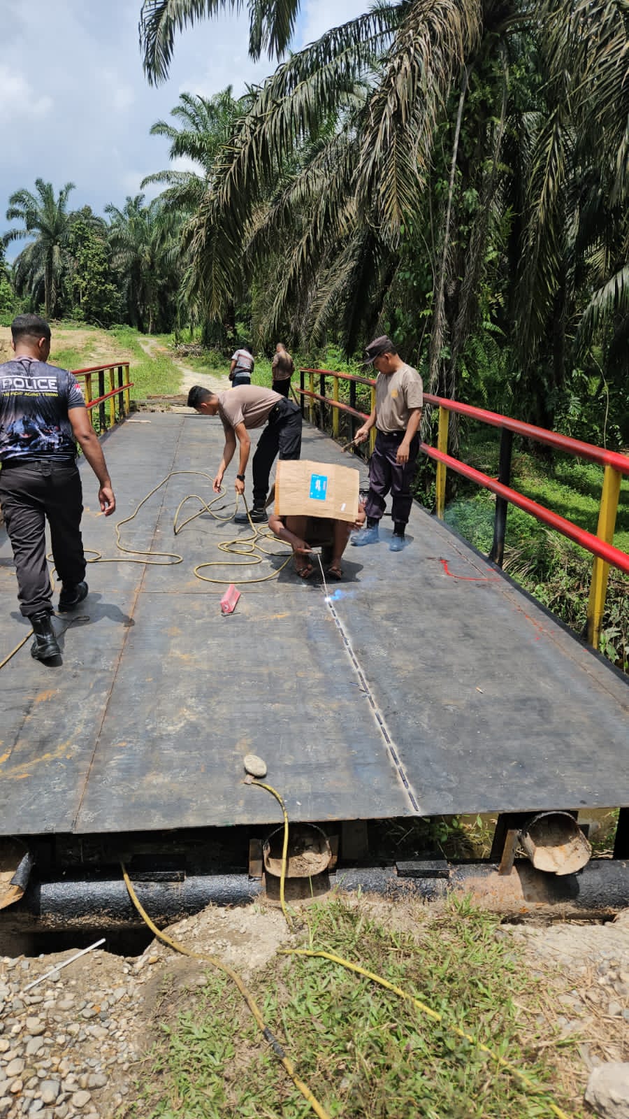 Progres Pembangunan Jembatan Sei Silam Capai 65%, Hari Ke-11 Fokus Pengecatan dan Pemasangan Lantai Besi