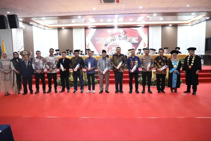 Amsakar Achmad Tekankan Makna Intelektual Rendah Hati di Wisuda UNRIKA