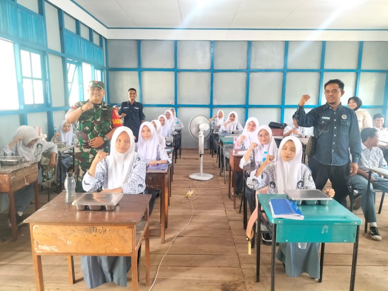 Kolaborasi Babinsa dan SPPG Kateman Kembali Gelar Makan Sehat Bergizi di Sekolah