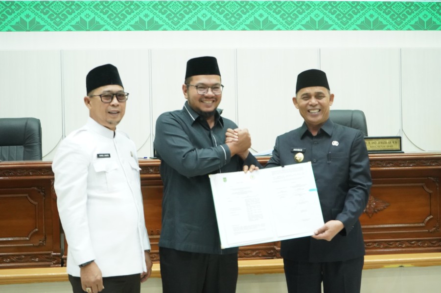 Bupati Inhil Hadiri Paripurna DPRD, APBD Indragiri Hilir 2026 Resmi Disahkan
