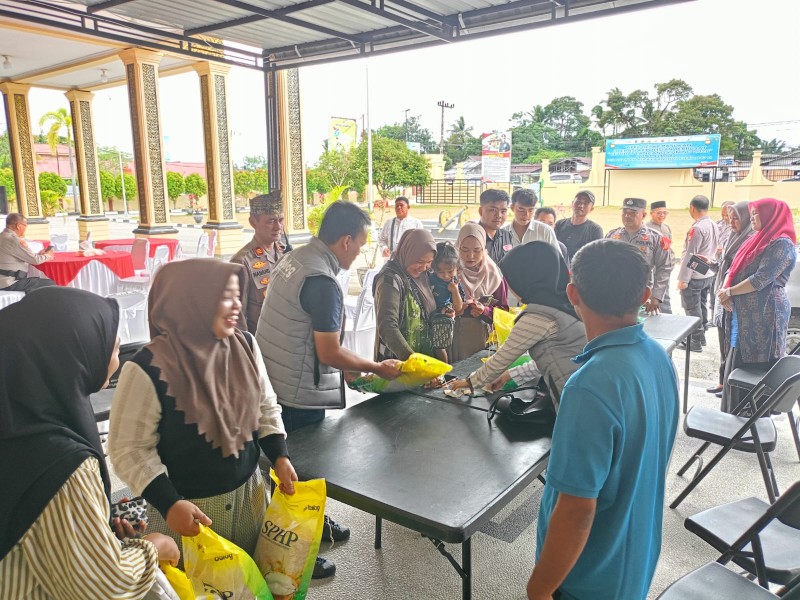 Polres Kampar Bazar Pasar Murah Dalam Rangka Gerakan Pangan Murah Polri Serentak