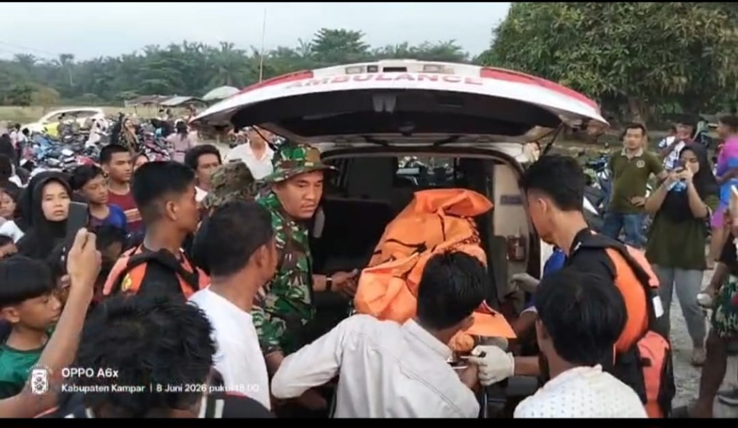 POLSEK KAMPAR HADIR DI TENGAH DUKA, KORBAN HANYUT DI SUNGAI KAMPAR DITEMUKAN PUKUL 18.08 WIB