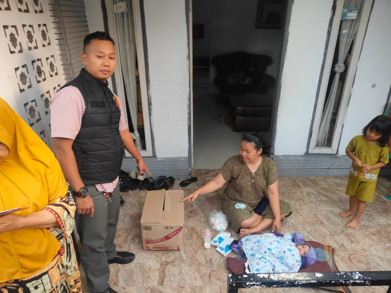Gempar! Warga Jalan Rajawali Sakti Panam Temukan Bayi Dalam Kardus
