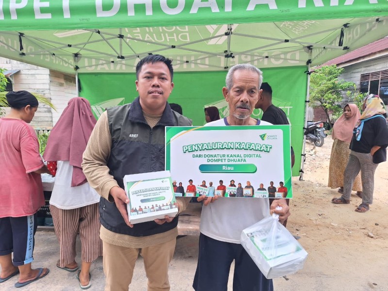 Dompet Dhuafa Riau Salurkan Kafarat dalam Bentuk Paket Berbuka Puasa untuk 200 Penerima Manfaat