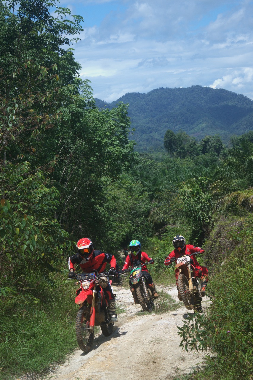 Honda CRF Fun Adventure, Capella Honda Ajak Bikers Rasakan Ketangguhan CRF di Alam Bangkinang