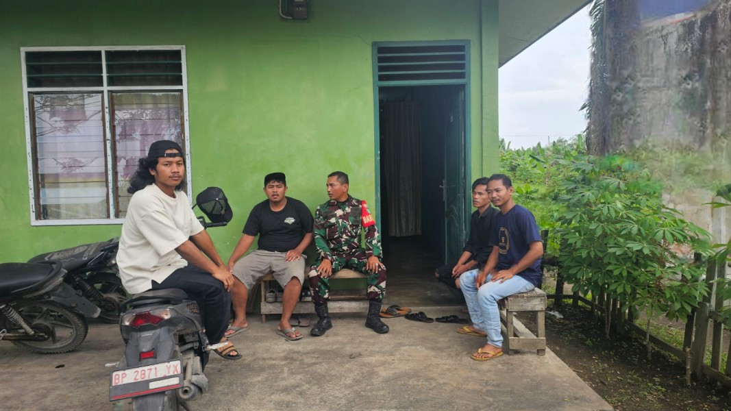 Pengawasan Sumber Daya Masyarakat, Babinsa Kateman Tekankan Pentingnya Keamanan Lingkungan