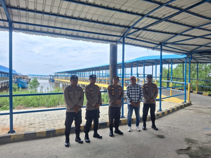 Kapolsek Sungai Apit Pimpin Langsung Patroli Pelabuhan di Pinggiran Sungai Siak, Ciptakan Situasi Aman dan Kondusif