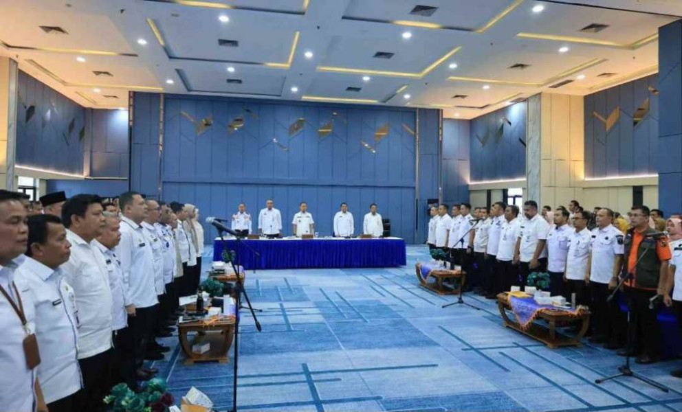 Ikuti Arahan Presiden, Wako Pekanbaru: ASN 30 Menit Sebelum Masuk Kantor Wajib Gotong Royong!