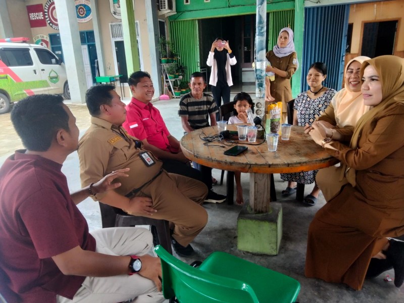 Ketua DPRD Pelalawan Syaffrizal SE Tinjau Rumah Relawan Dhuafa, Didampingi Dinas Kesehatan