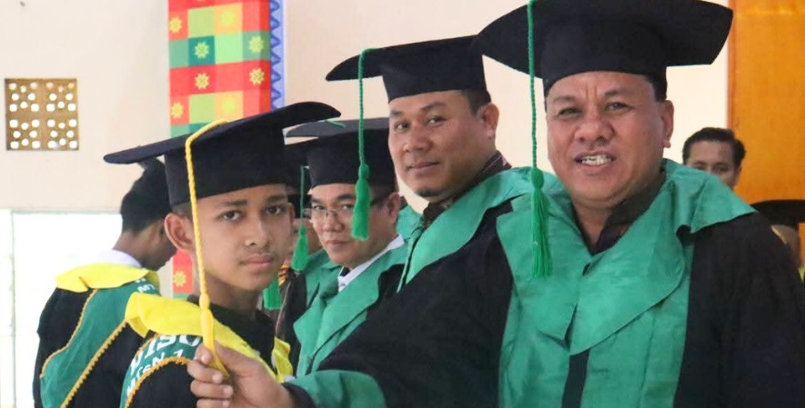 Bupati Kuansing Hadiri Wisuda Tahfiz MTsN 1 Pangean, Dorong Generasi Qurani Berprestasi