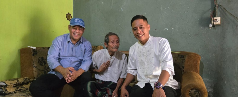 Senator Riau DPD-RI H. Abdul Hamid Berikan Bantuan Kepada Lansia Miskin Atan Napuh