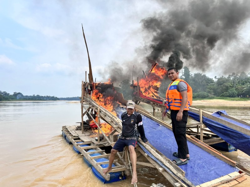 Polsek Cerenti Sikat 48 Rakit PETI, Sungai Kuantan Diselamatkan dari Tambang Ilegal