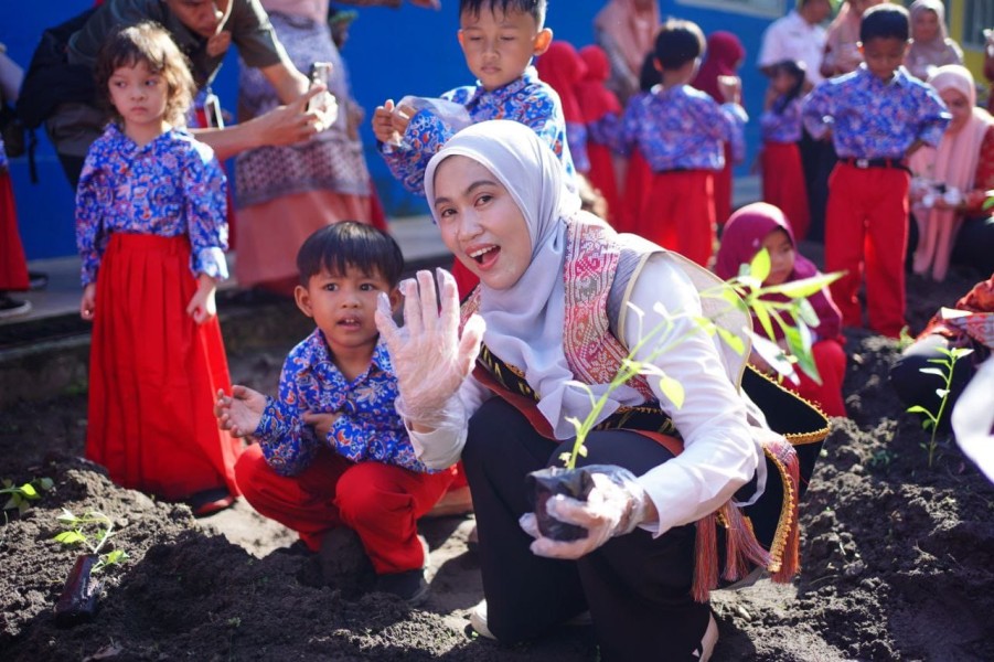 Lewat Literasi Hijau Bunda PAUD Kenalkan Tanam Pohon Sejak Dini