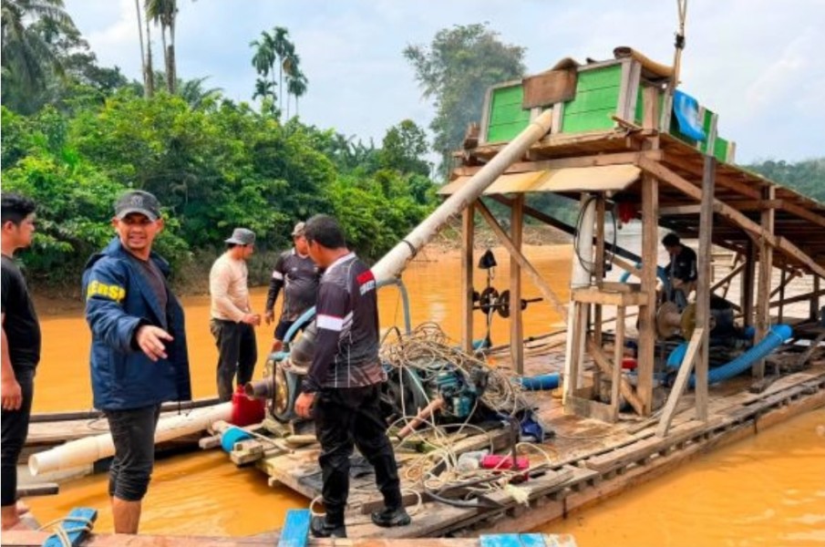 Sempat Dihadang Warga, Tim Gabungan Polda Riau Tetap Tindak Aktivitas PETI di Kuansing