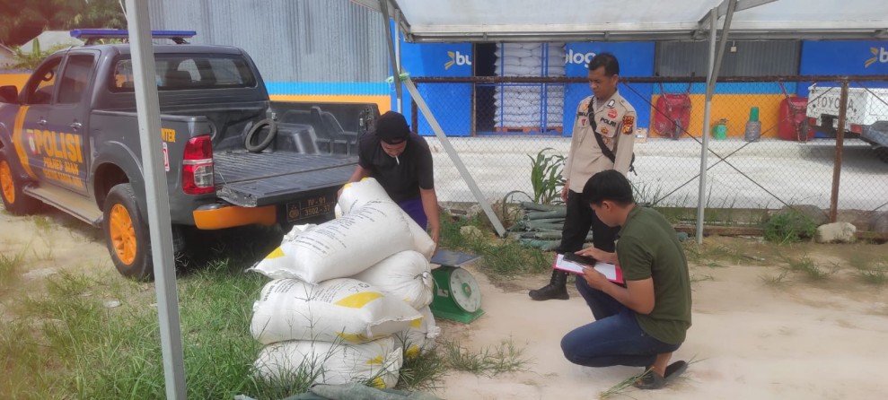 Dukung Program Asta Cita, Polsek Sabak Auh Kawal Pengiriman 295 Kg Jagung ke Gudang Bulog