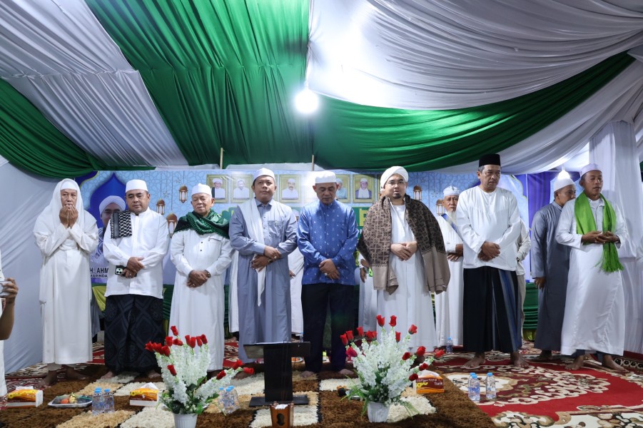 Hadiri Haul Akbar Abah Guru Sekumpul, Bupati Inhil Ajak Masyarakat Teladani Nilai Keulamaan