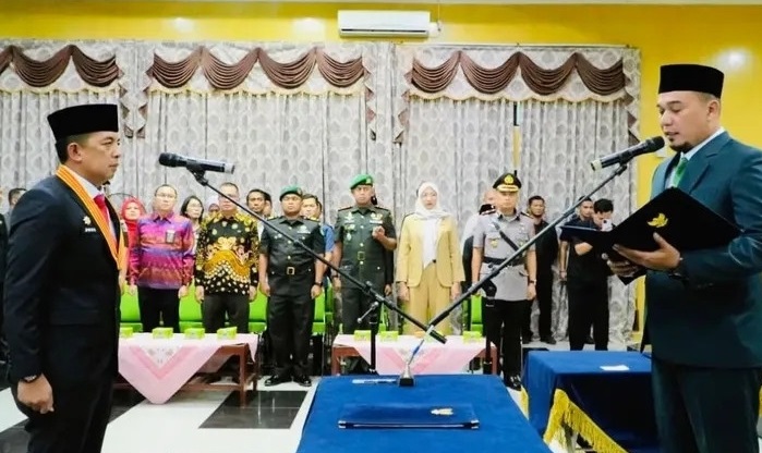 Dilantik Jadi Sekda Inhu, Zulfahmi Adrian Berkomitmen Bekerja Maksimal