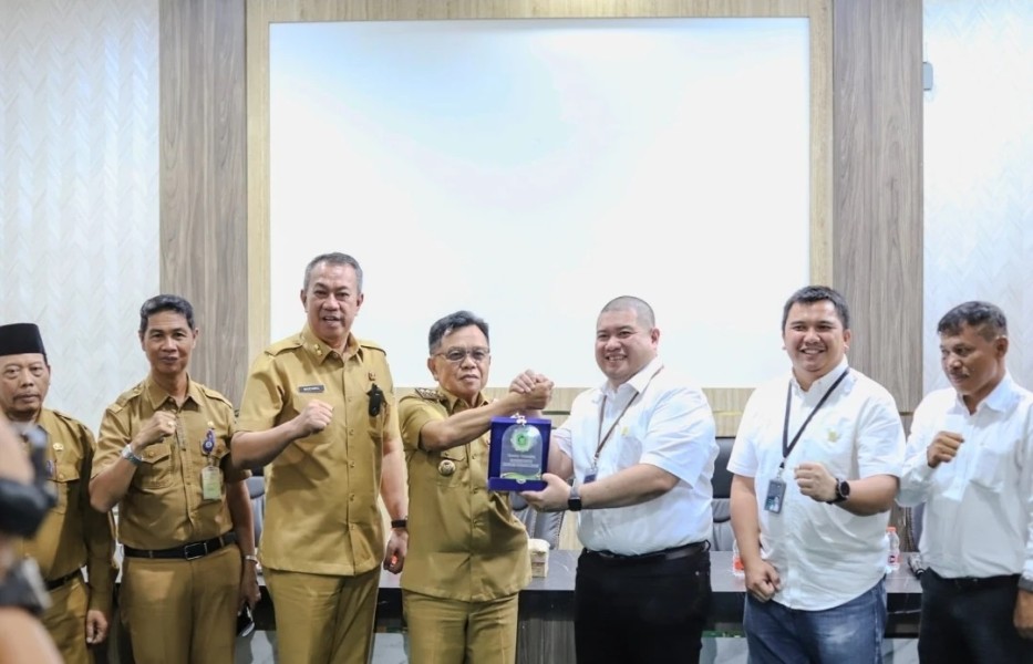 Bupati Asmar Rapat Bersama GM PLN Riau-Kepri Bahas Penguatan Listrik di Meranti