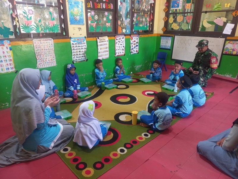 Sinergi TNI dan Badan Gizi Nasional Sukses Salurkan Ribuan Porsi Makan Bergizi di Kecamatan Tualang