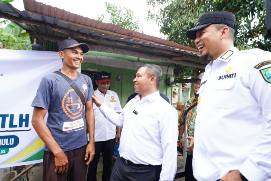 Sentuhan Gubri Wahid, Warga Prasejahtera Inhu Terima Bantuan Rumah