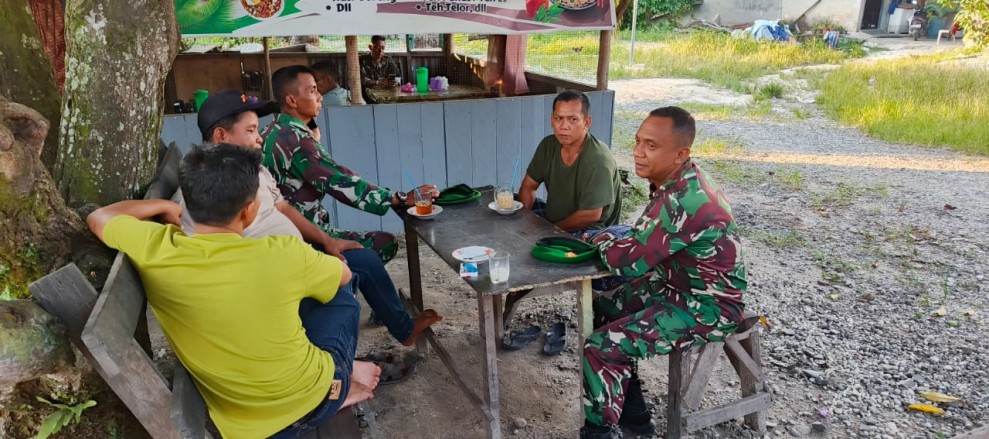 Babinsa Koramil 03/Minas Ajak Warga Minas Timur Peduli Kesehatan Lewat Komsos