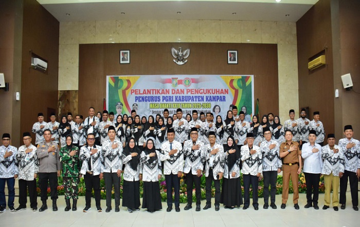 Rangkap Jabatan Ketua PGRI Kampar dan Ketua Parpol Dinilai Tabrak AD/ART