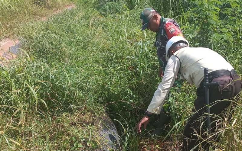 Terkait Keamanan, Sertu Roni juga Sosialisasi di Lingkungan Sekitar Pipa Minyak Pertamina