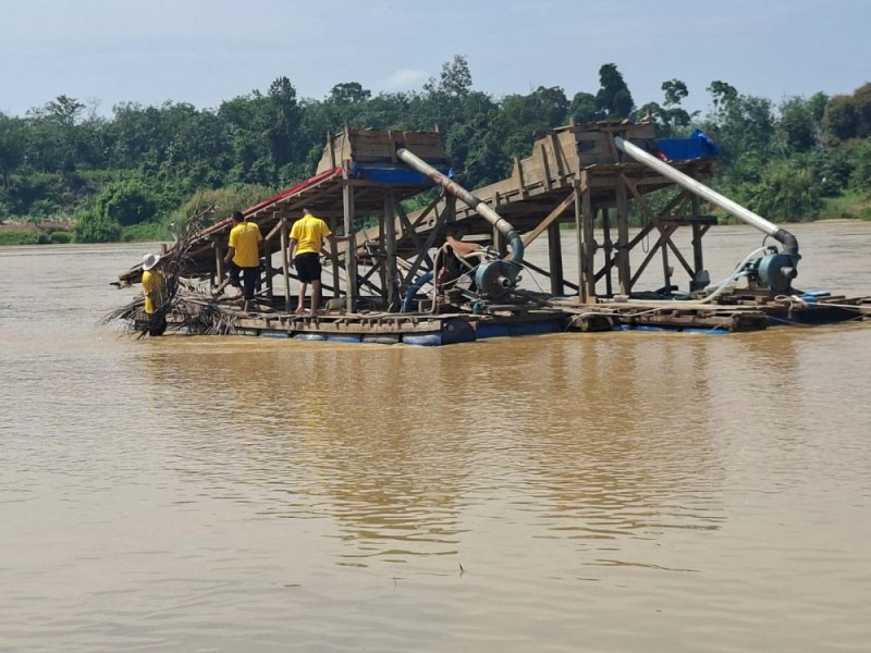 PETI Marak di Sungai Kuantan, Polisi Musnahkan 8 Rakit dalam Sehari