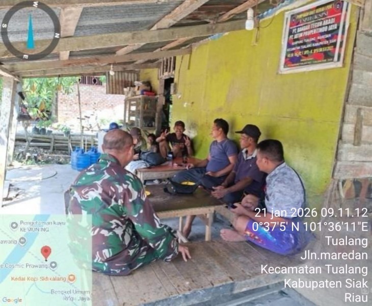 Babinsa Sertu Venus Luberto Laksanakan Komsos di Kampung Tualang, Warga Didorong Peduli Kesehatan Lingkungan