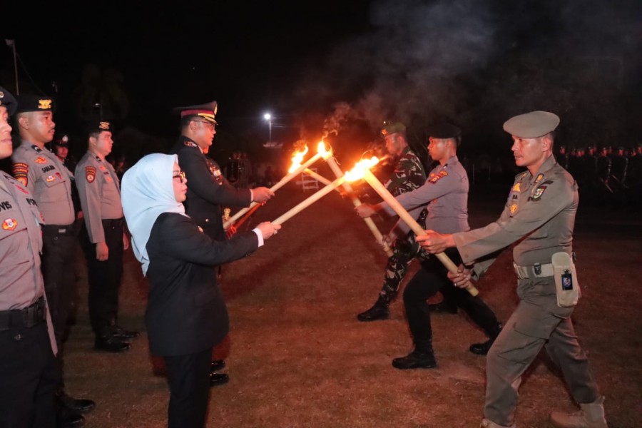 Upacara Taptu & Pawai Obor HUT RI ke-81, Semangat Kemerdekaan Berkobar di Lapangan Polres Kampar