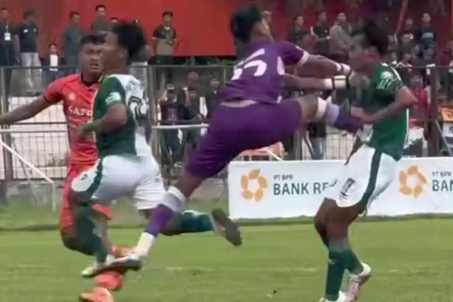 Insiden Tendangan Brutal Kiper PSIR ke Dada Pemain Persikaba di Liga 4, Begini Kronologinya