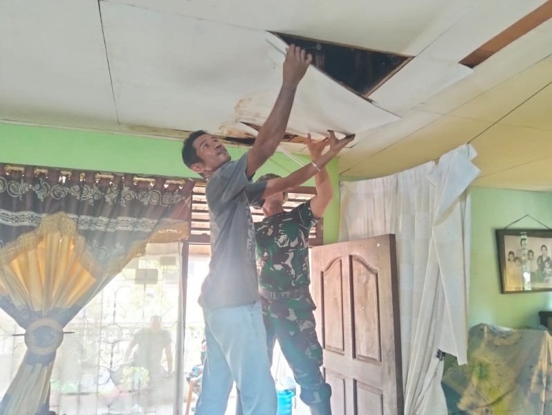 Peduli Veteran, Koramil 01/Dumai Perbaiki Rumah Tak Layak Huni di Pangkalan Sesai