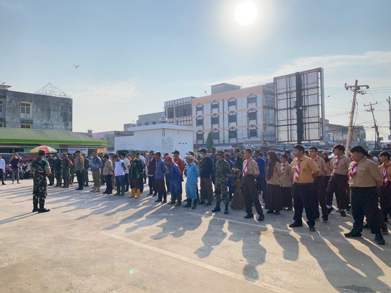 Semarak HUT Kodam I/BB, Kodim Dumai Bersama Masyarakat Bersihkan Pasar Bunda Sri Mersing