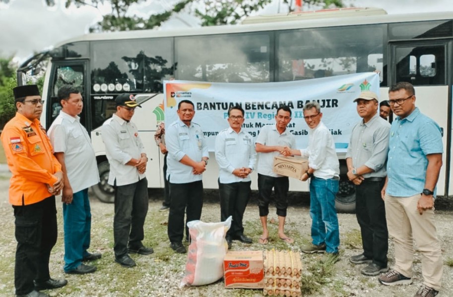 PTPN IV Regional III Sigap Salurkan Bantuan 1,5 Ton Sembako untuk  Korban Banjir Siak