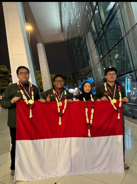Medali Emas Dari Murid MAN 1 Pekanbaru Untuk Indonesia