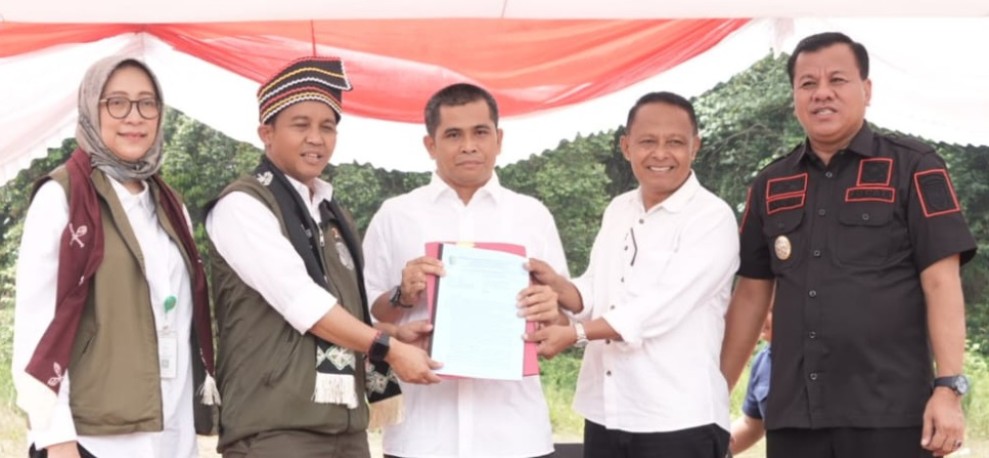 Menteri Kehutanan RI Serahkan SK Perhutanan Sosial Hutan Adat Imbo Laghangan