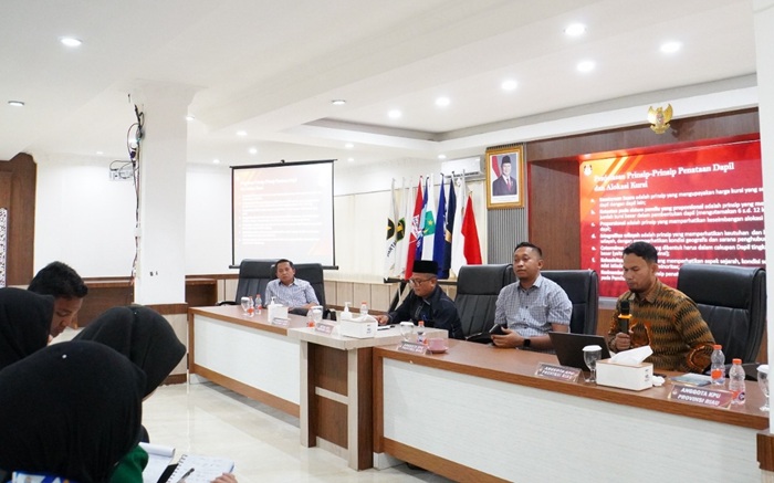 Mahasiswa Ilmu Pemerintahan Unri Laksanakan Praktikum Sistem Kepartaian di KPU Provinsi Riau