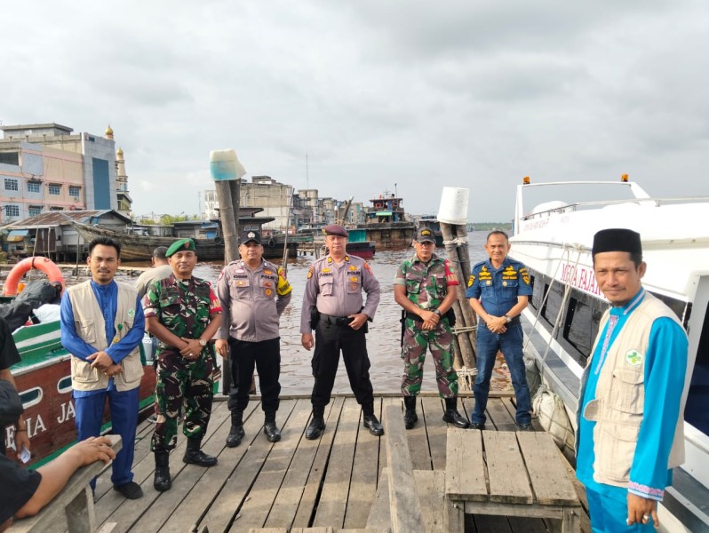 Koramil 06/Kateman Bersama Tim Gabungan Berikan Pengamanan Nataru di Pelabuhan Guntung