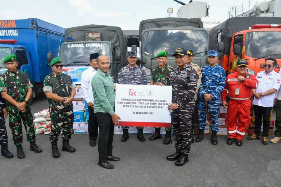 BRK Syariah dan OJK Riau Salurkan Bantuan Logistik untuk Korban Banjir Aceh Tamiang